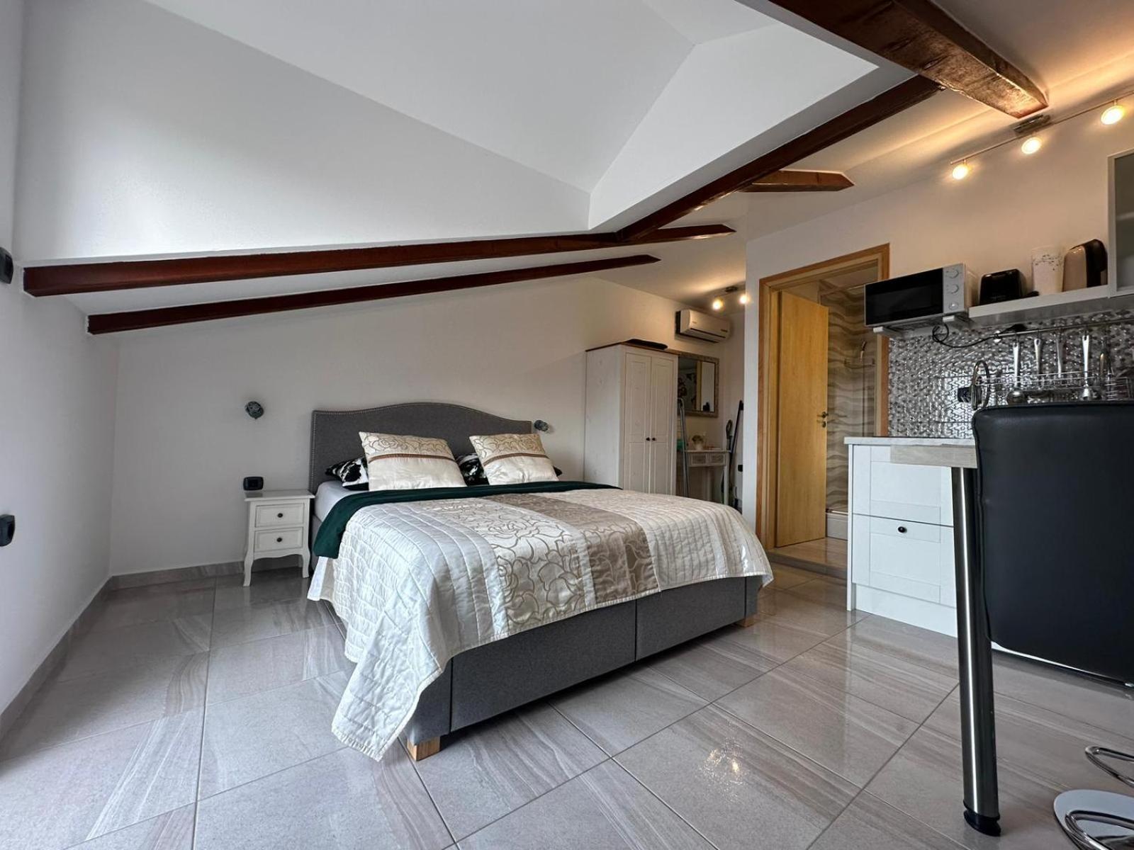 Apartments Prpic 1,Senj Сен Екстериор снимка