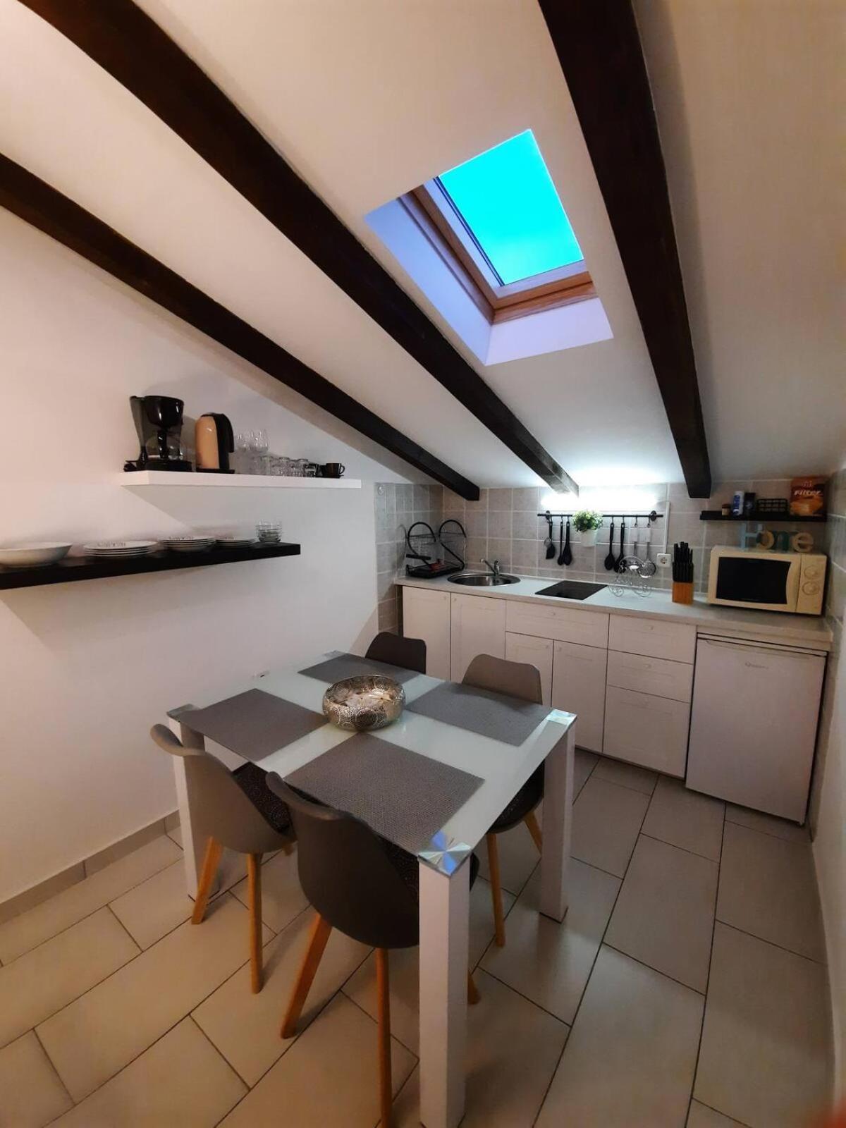 Apartments Prpic 1,Senj Сен Екстериор снимка