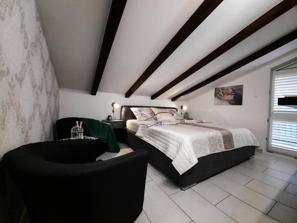Apartments Prpic 1,Senj Сен Екстериор снимка