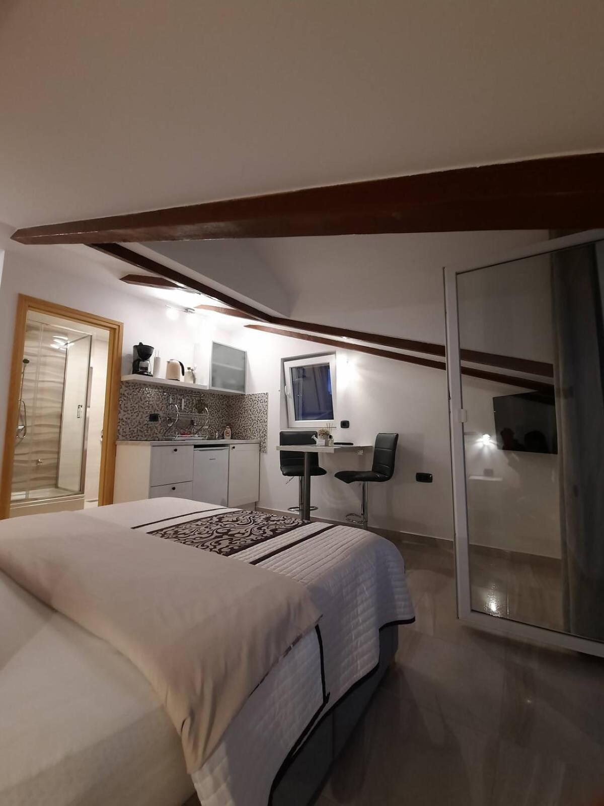 Apartments Prpic 1,Senj Сен Екстериор снимка