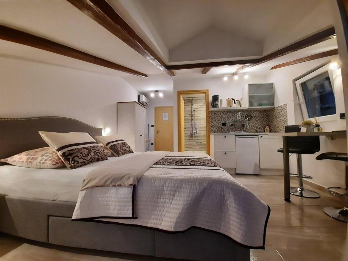 Apartments Prpic 1,Senj Сен Екстериор снимка