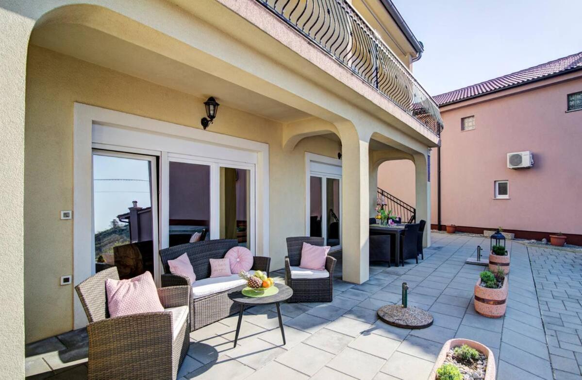Apartments Prpic 1,Senj Сен Екстериор снимка